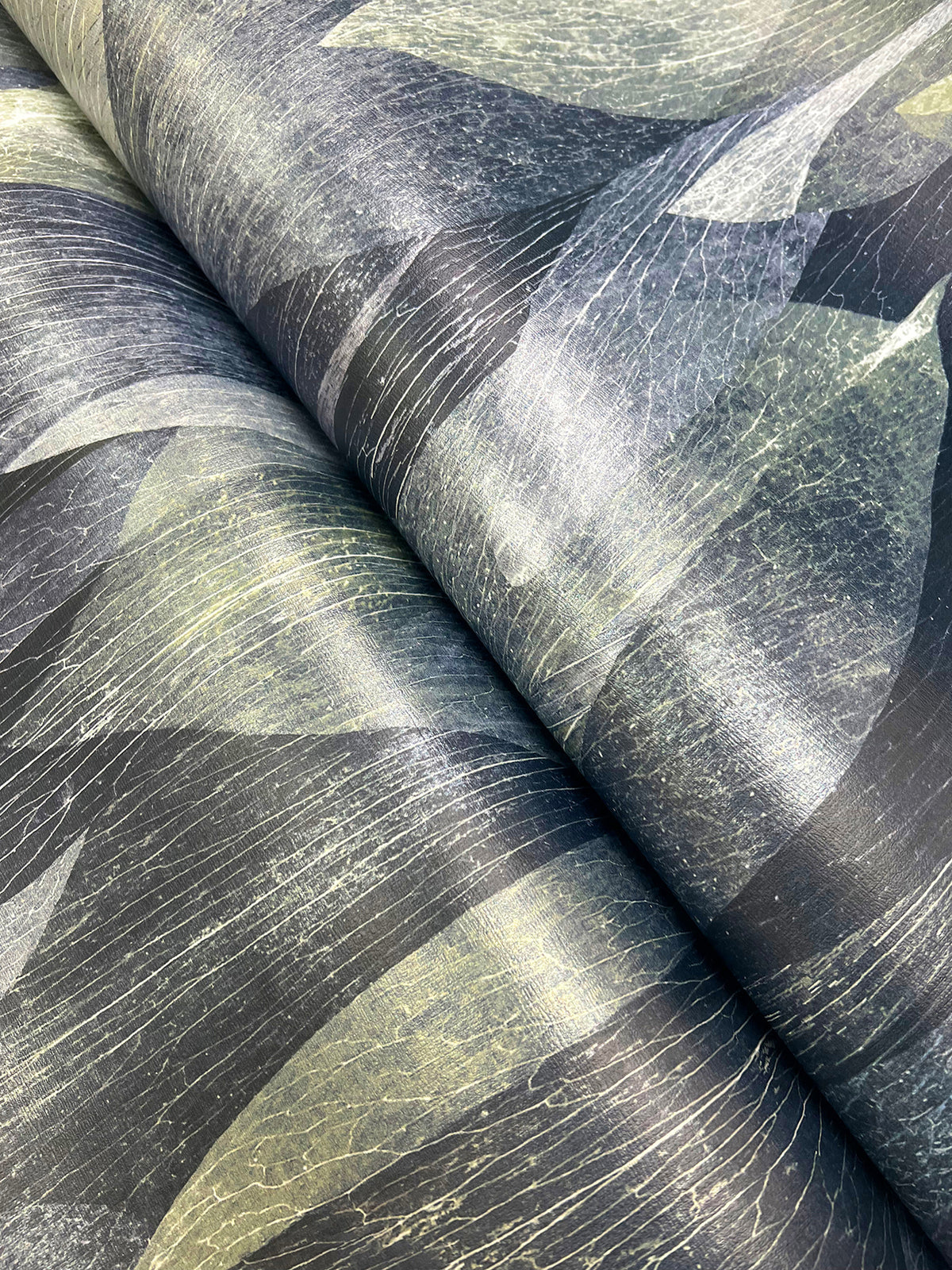 COD0604-peel-and-stick-wallpaper-detail-closeup