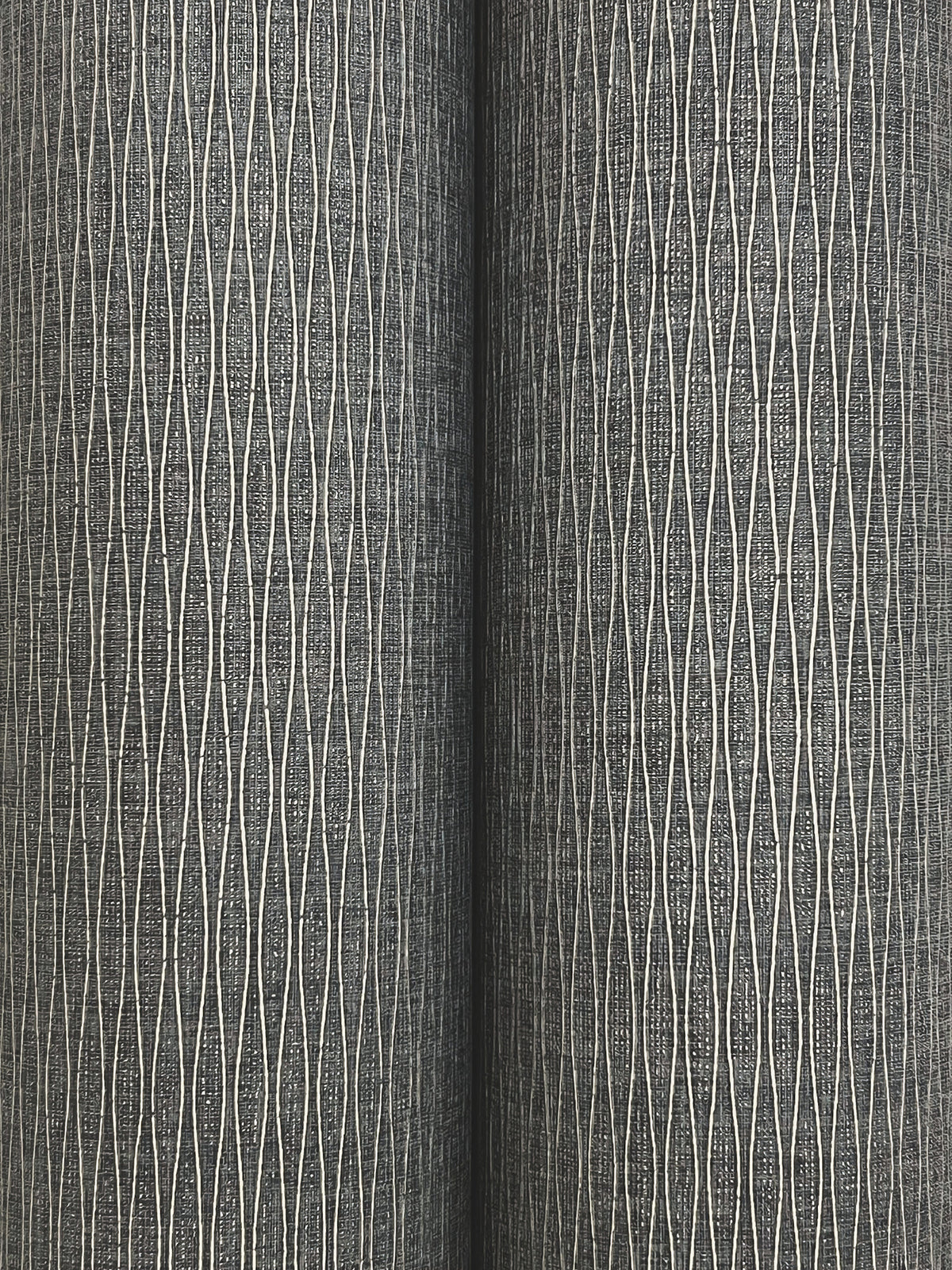 COD0620-peel-and-stick-wallpaper-detail-closeup