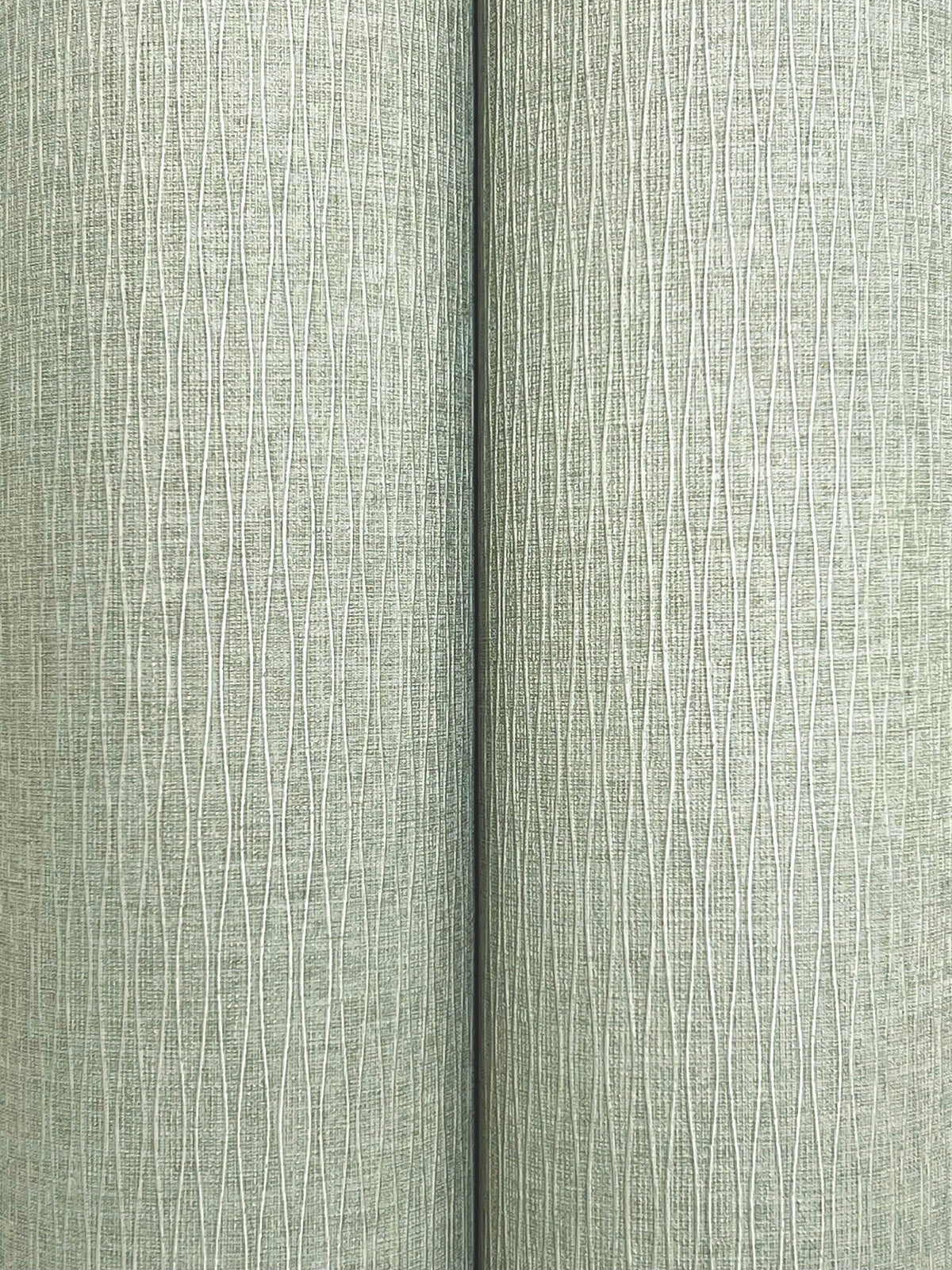 COD0621-peel-and-stick-wallpaper-detail-closeup