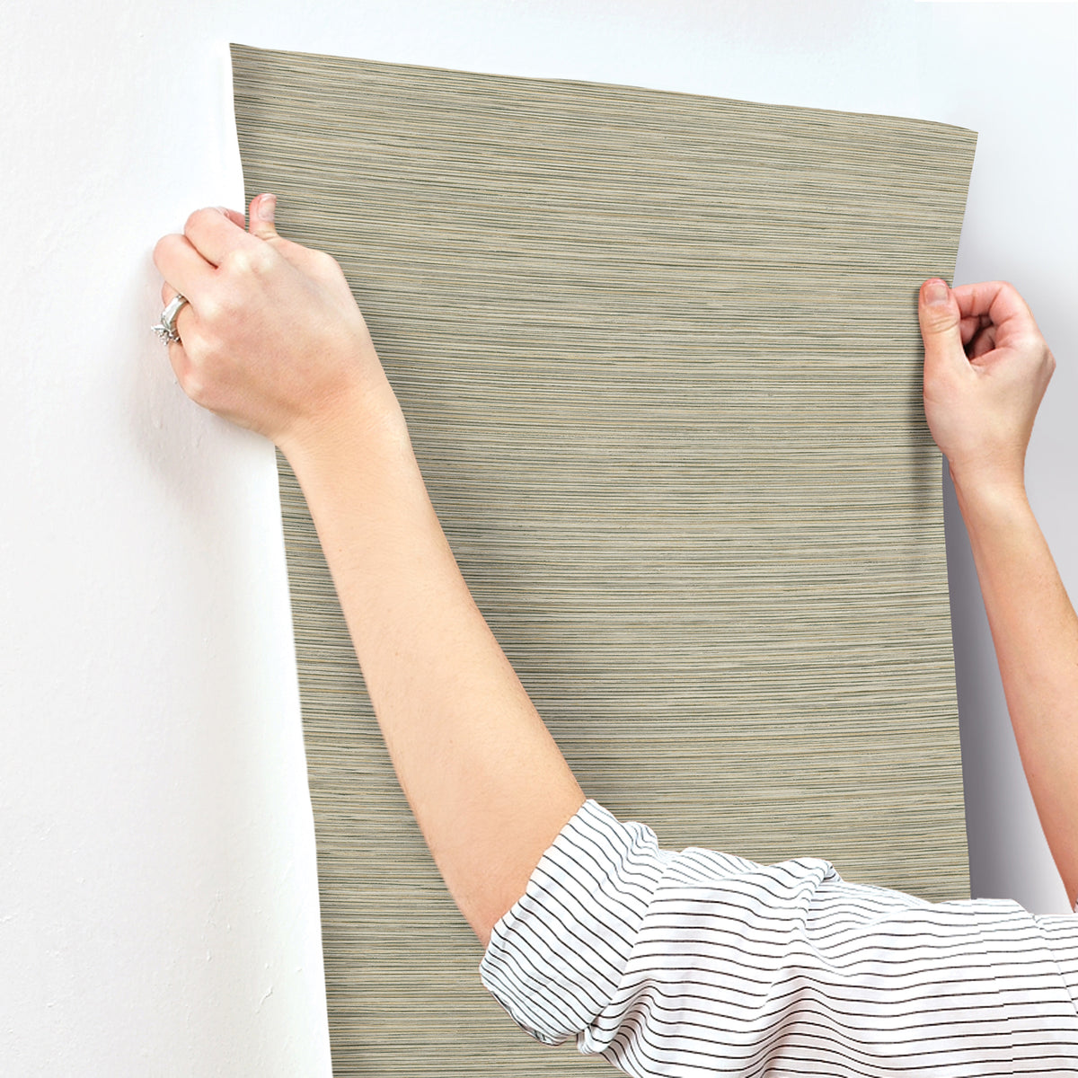 COD0637N-peel-and-stick-wallpaper-stick-application-step