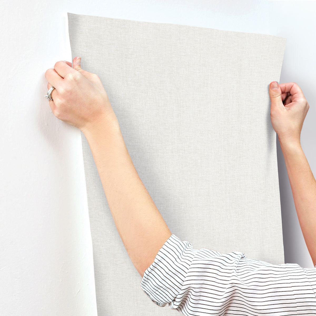 COD0647N-peel-and-stick-wallpaper-stick-application-step