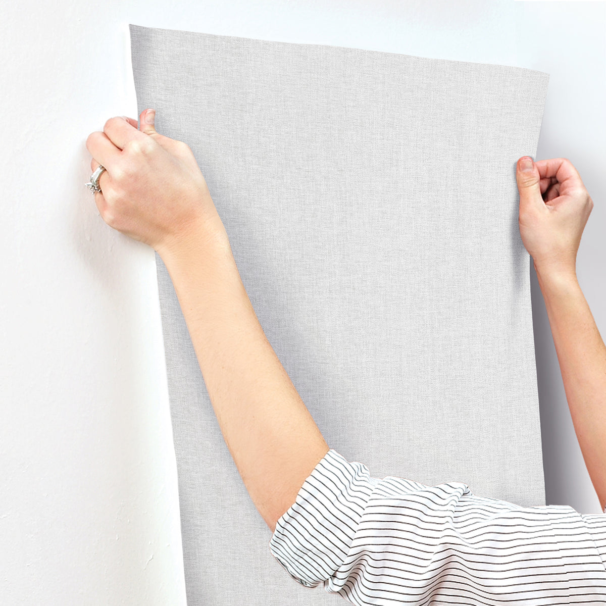 COD0649-peel-and-stick-wallpaper-stick-application-step