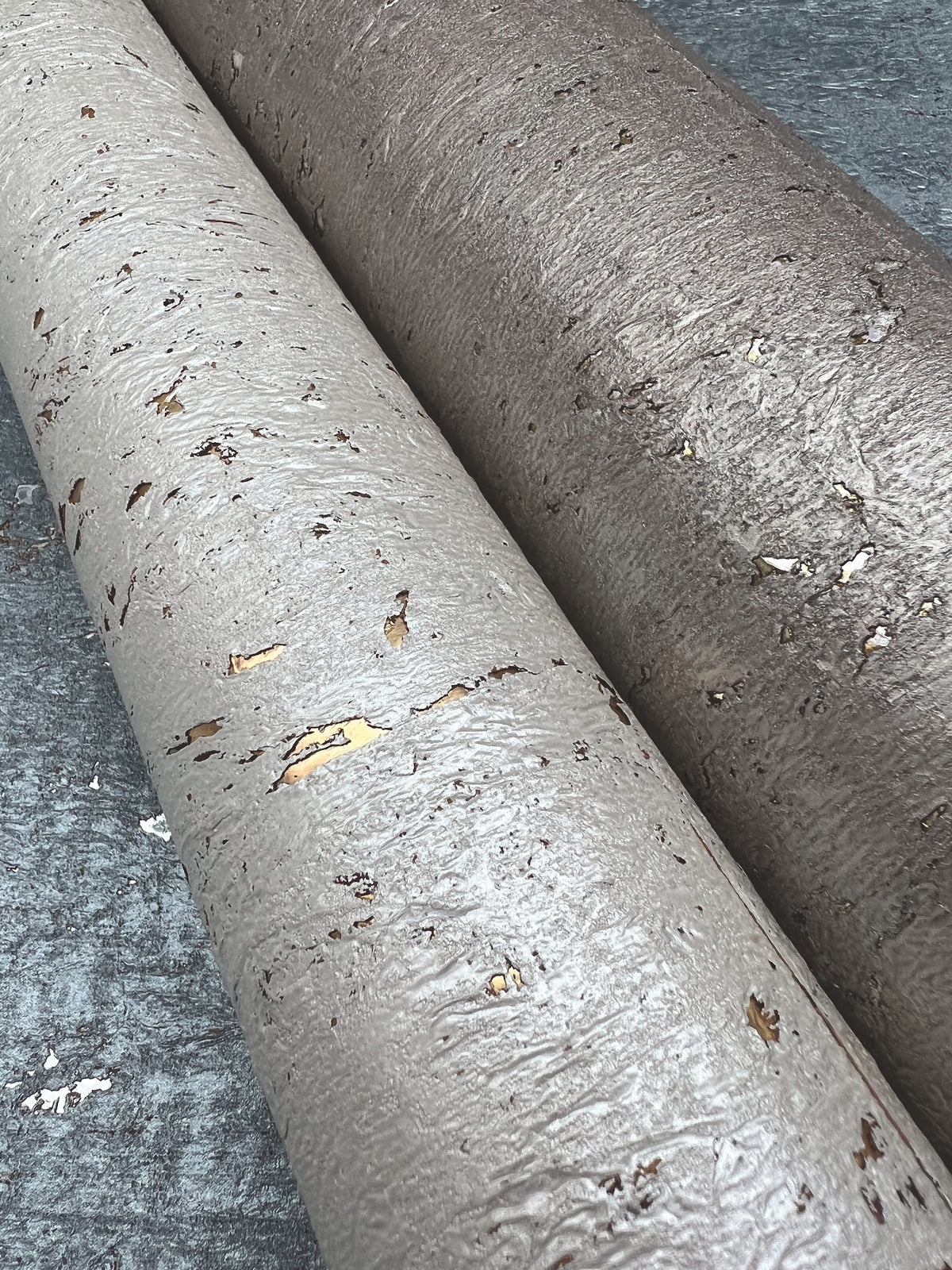 CZ2480-peel-and-stick-wallpaper-detail-closeup-6