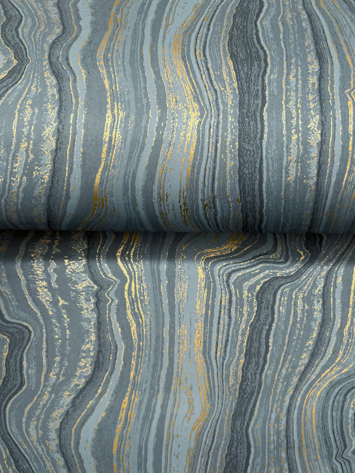 DF3321-peel-and-stick-wallpaper-detail-closeup