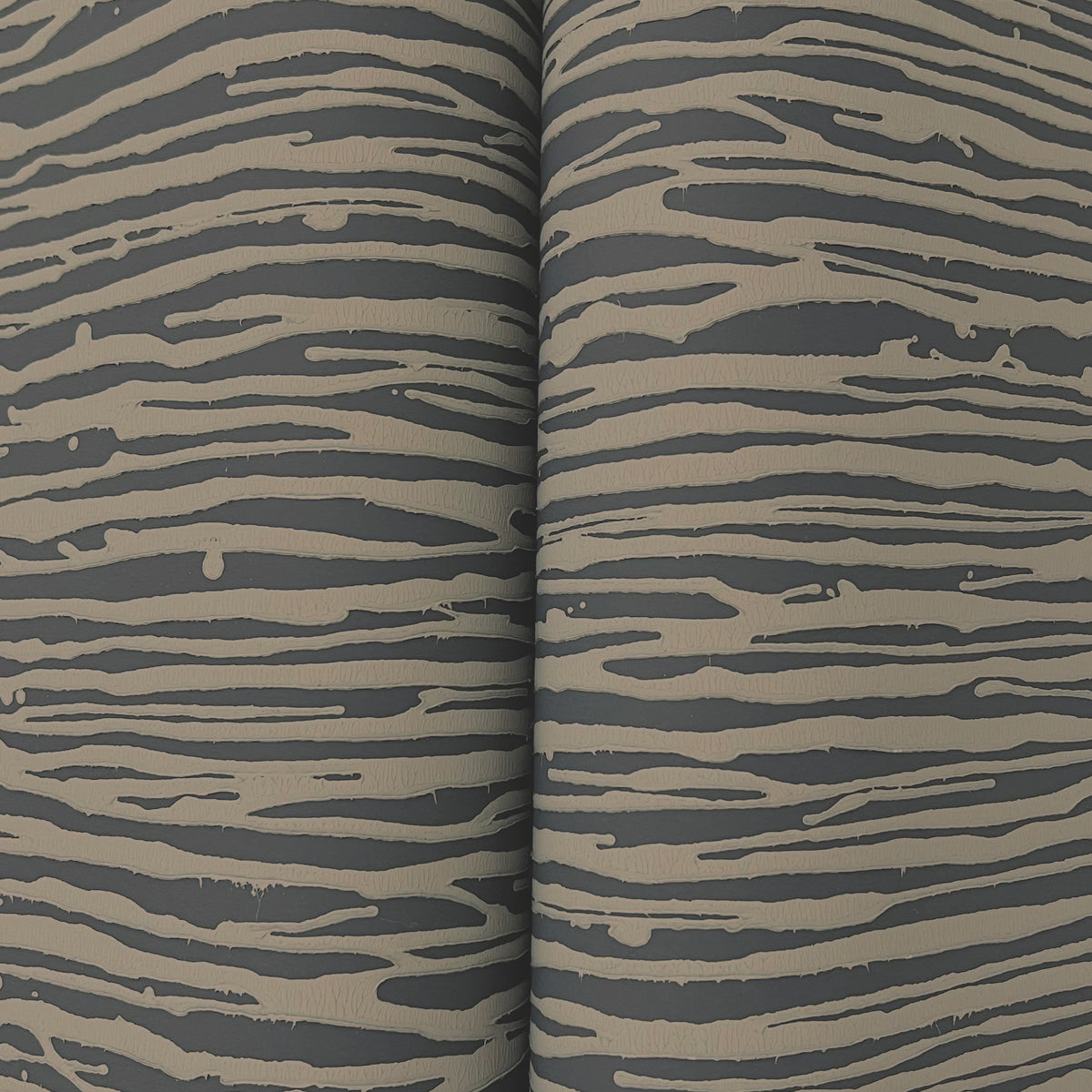 DF3384-peel-and-stick-wallpaper-detail-closeup