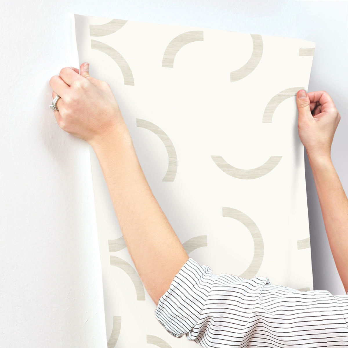 FM1025-peel-and-stick-wallpaper-stick-application-step