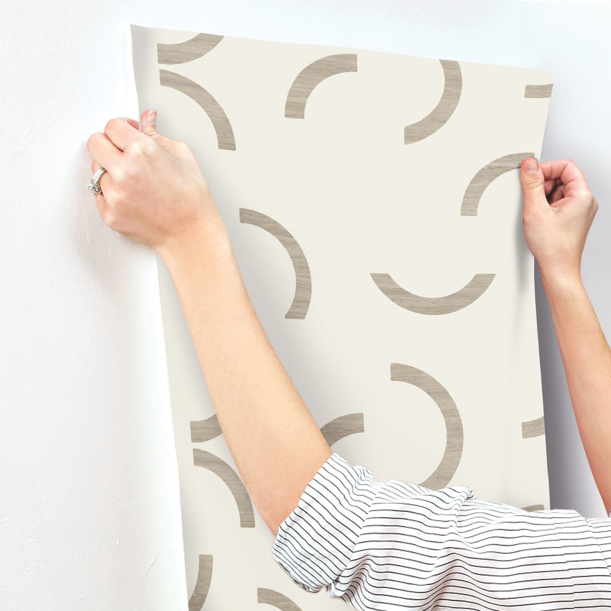 FM1026-peel-and-stick-wallpaper-stick-application-step