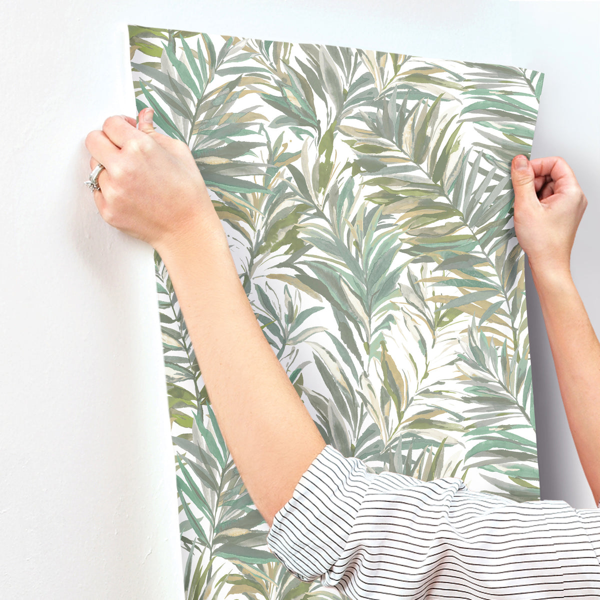 GN2542-peel-and-stick-wallpaper-stick-application-step