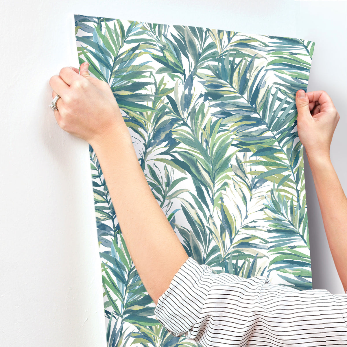 GN2544-peel-and-stick-wallpaper-stick-application-step