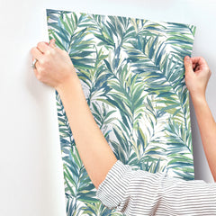 GN2544-peel-and-stick-wallpaper-stick-application-step