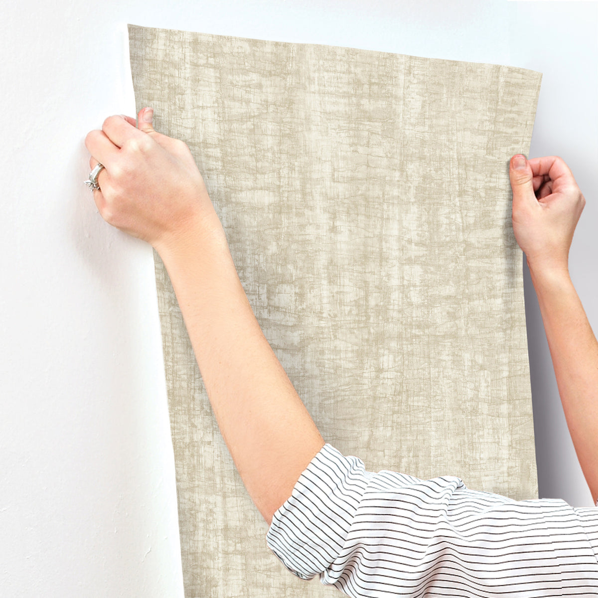 GN2553-peel-and-stick-wallpaper-stick-application-step