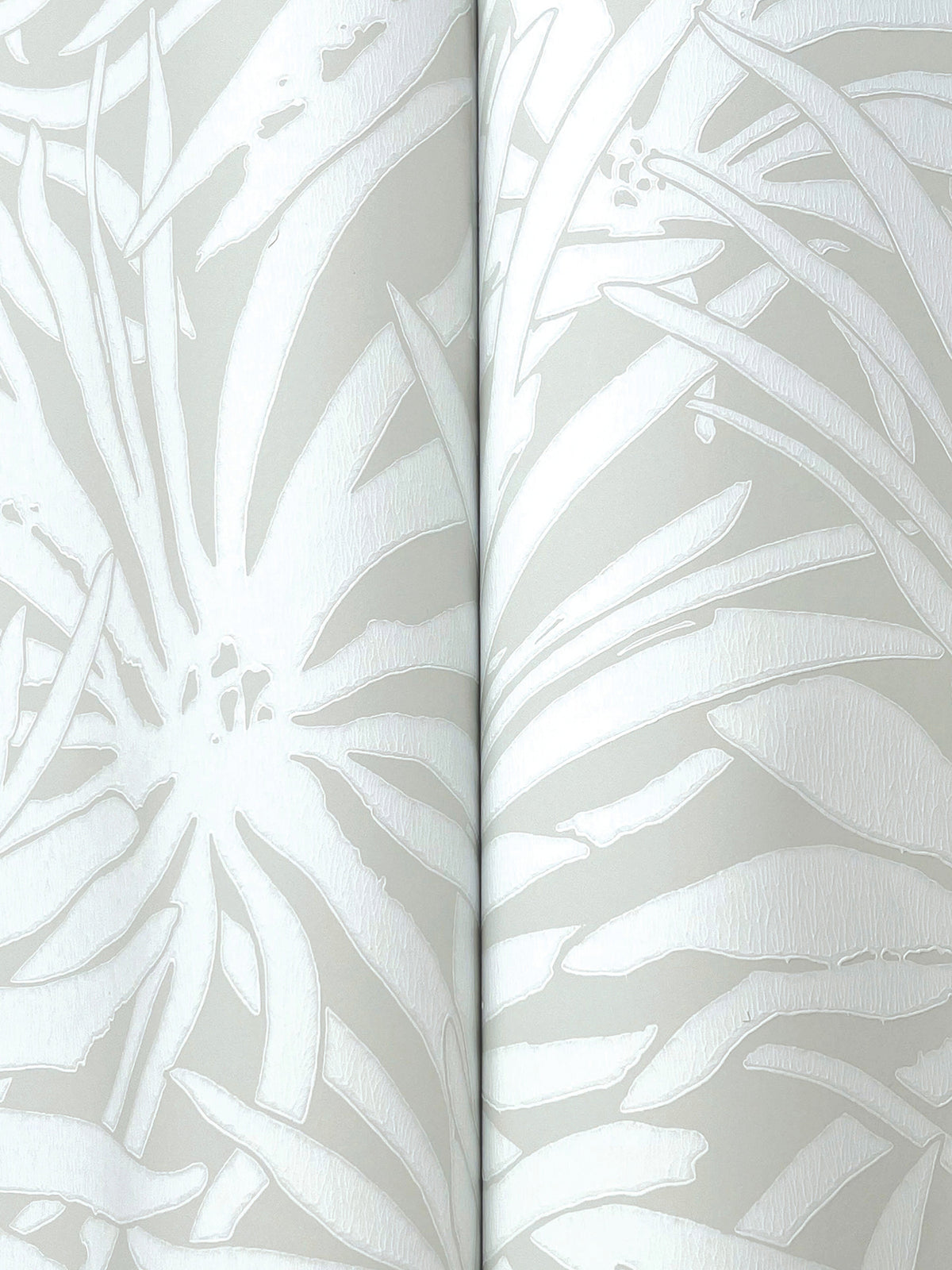 GN2572-peel-and-stick-wallpaper-detail-closeup