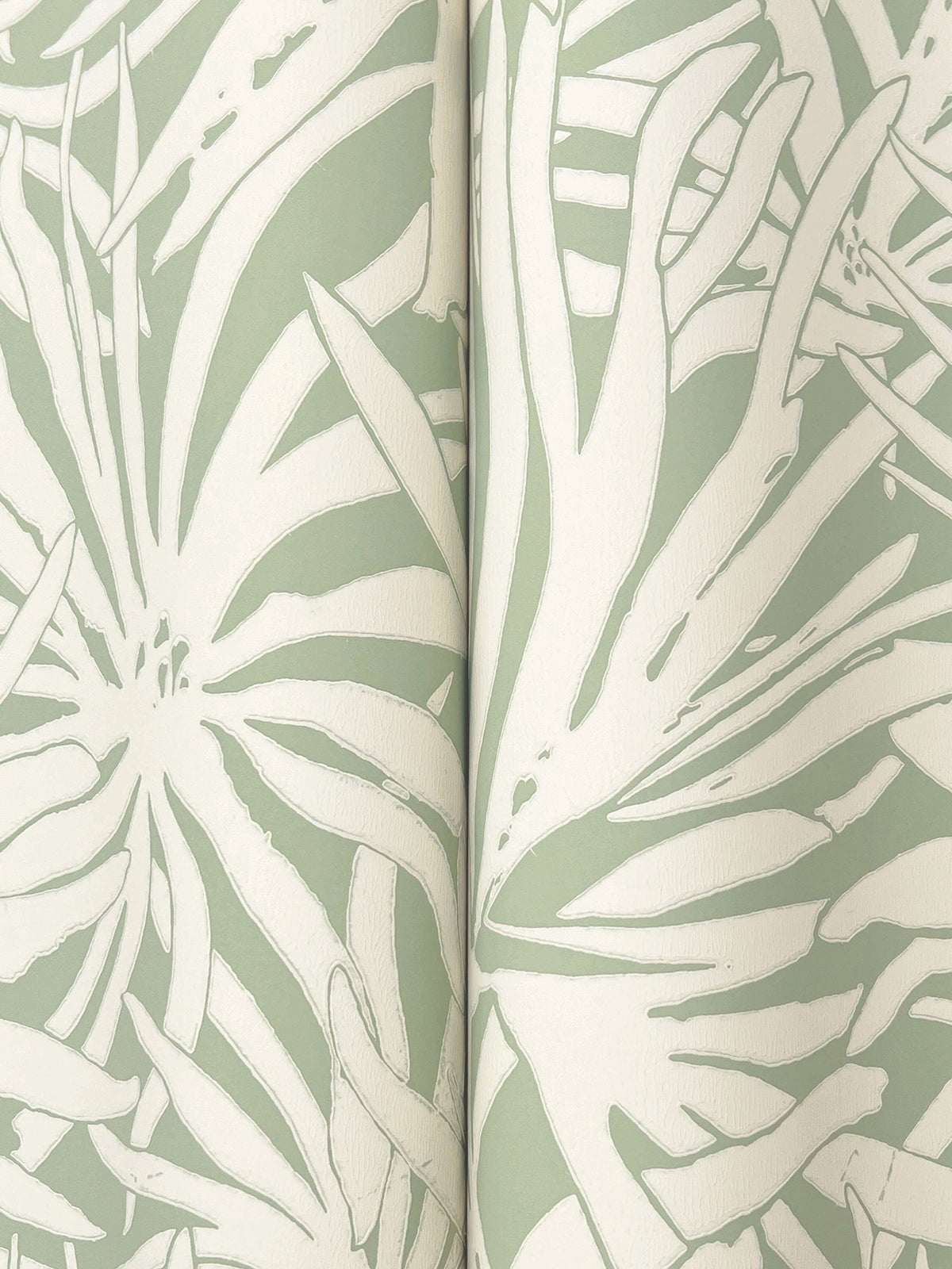GN2575-peel-and-stick-wallpaper-detail-closeup