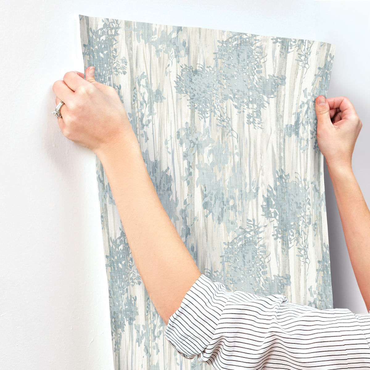 GN2602-peel-and-stick-wallpaper-stick-application-step