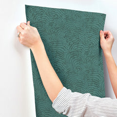 GN2631-peel-and-stick-wallpaper-stick-application-step