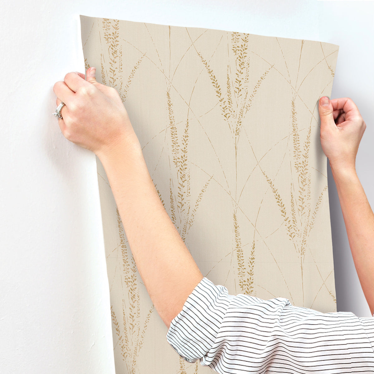 GN2642-peel-and-stick-wallpaper-stick-application-step