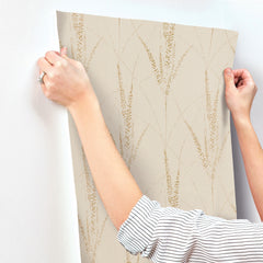 GN2642-peel-and-stick-wallpaper-stick-application-step