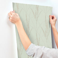 GN2643-peel-and-stick-wallpaper-stick-application-step