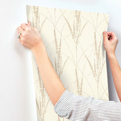 GN2645-peel-and-stick-wallpaper-stick-application-step