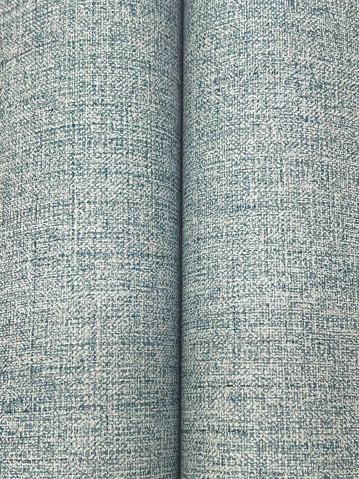 GN2673-peel-and-stick-wallpaper-detail-closeup
