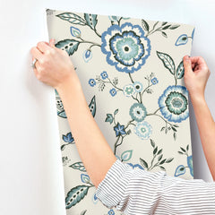 GO8231-peel-and-stick-wallpaper-stick-application-step