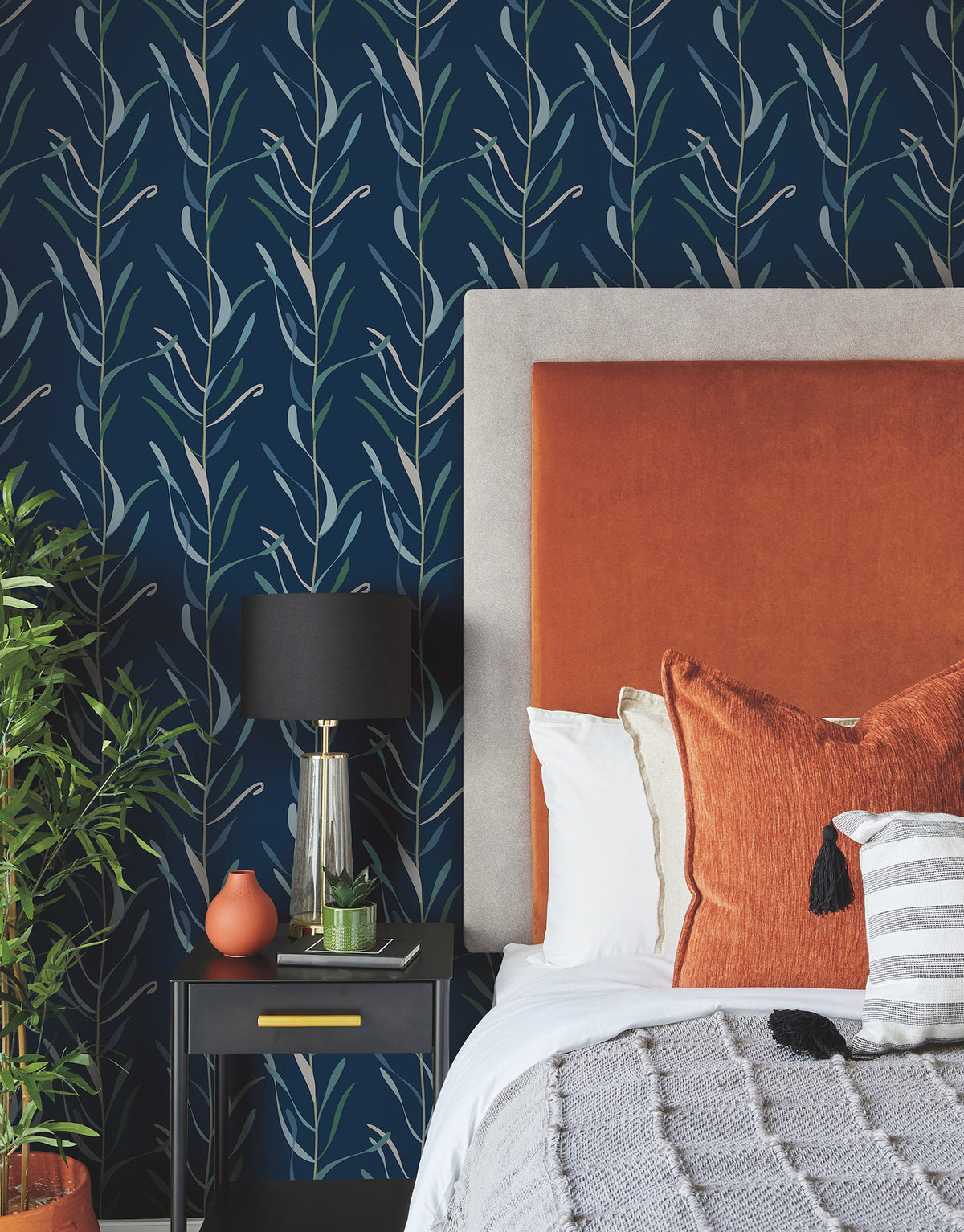 GO8324-peel-and-stick-wallpaper-room-scene