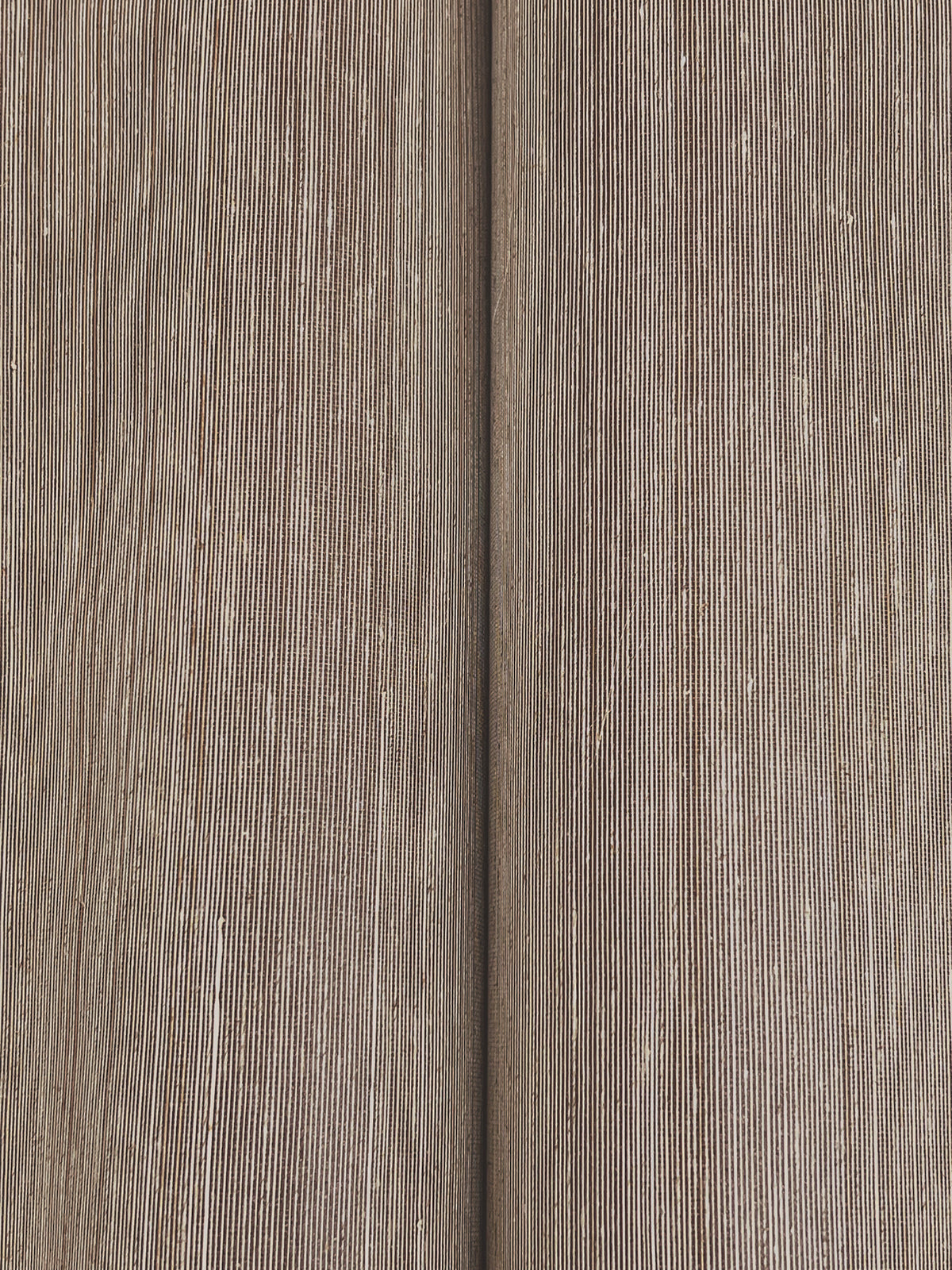 GRL88367-peel-and-stick-wallpaper-detail-closeup