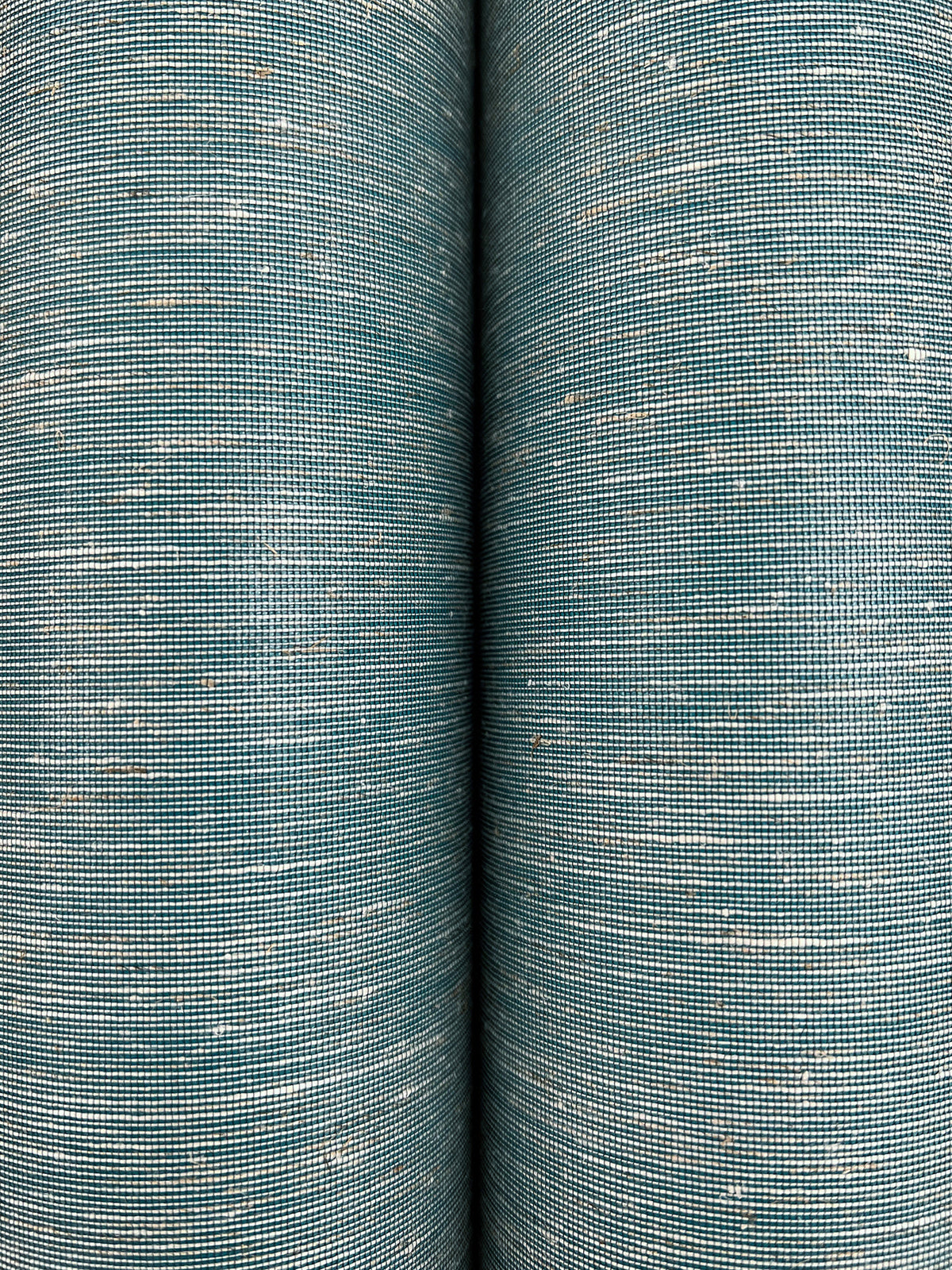 GRL88390-peel-and-stick-wallpaper-detail-closeup