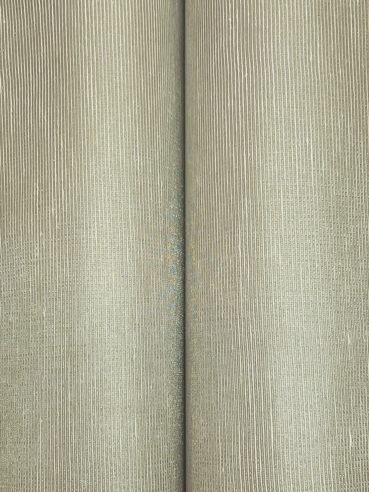 GRL88392-peel-and-stick-wallpaper-detail-closeup