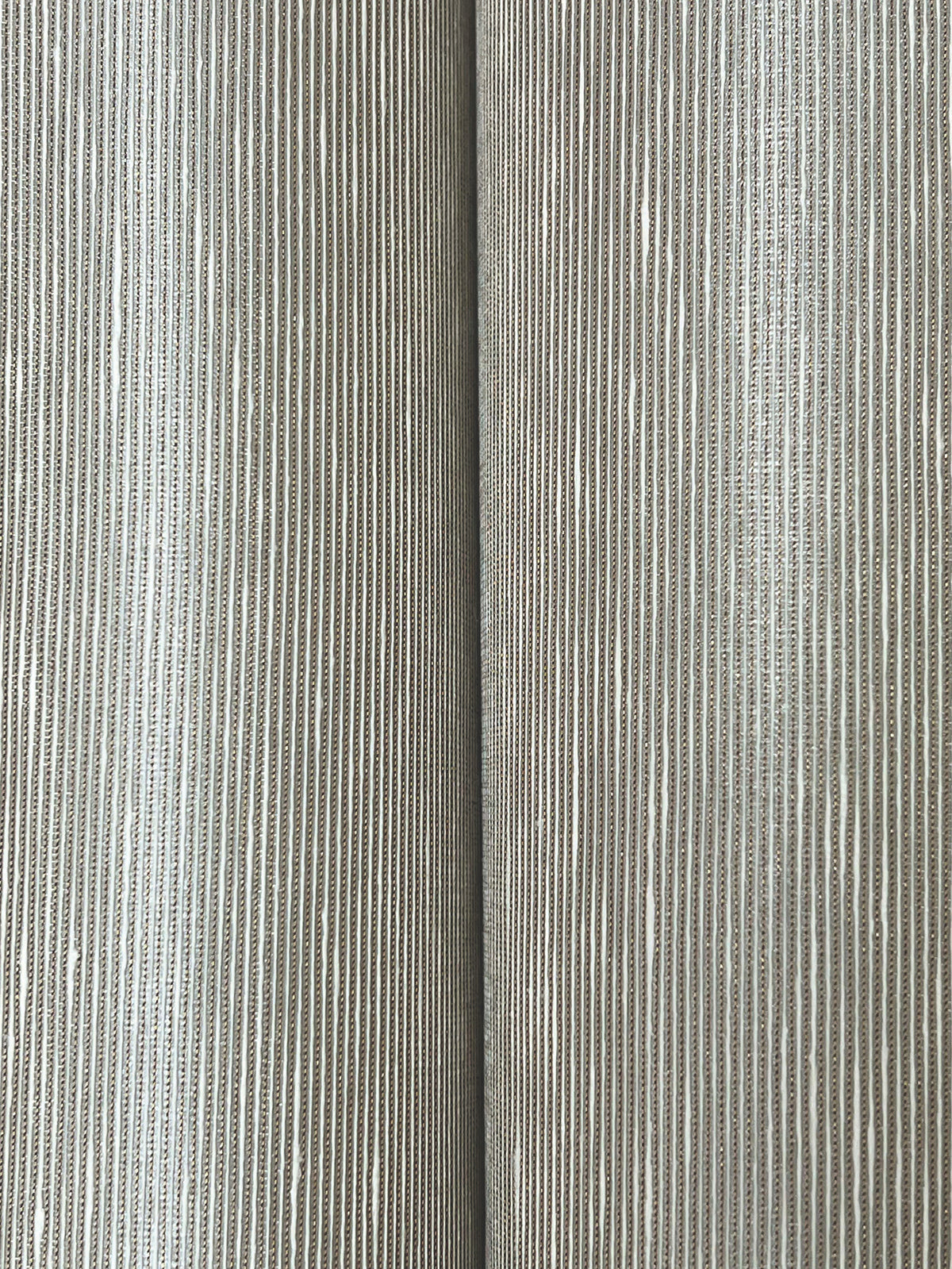 GRL88393-peel-and-stick-wallpaper-detail-closeup
