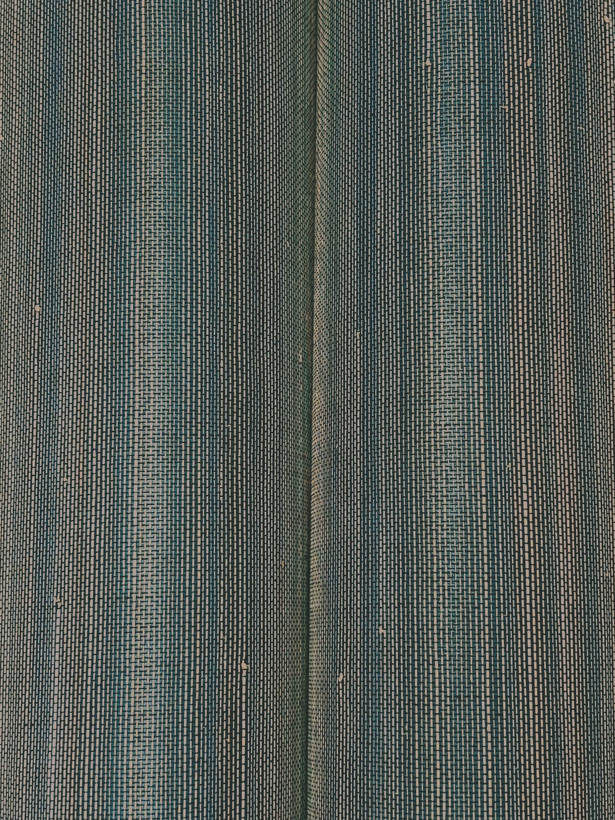 GRL88408-peel-and-stick-wallpaper-detail-closeup