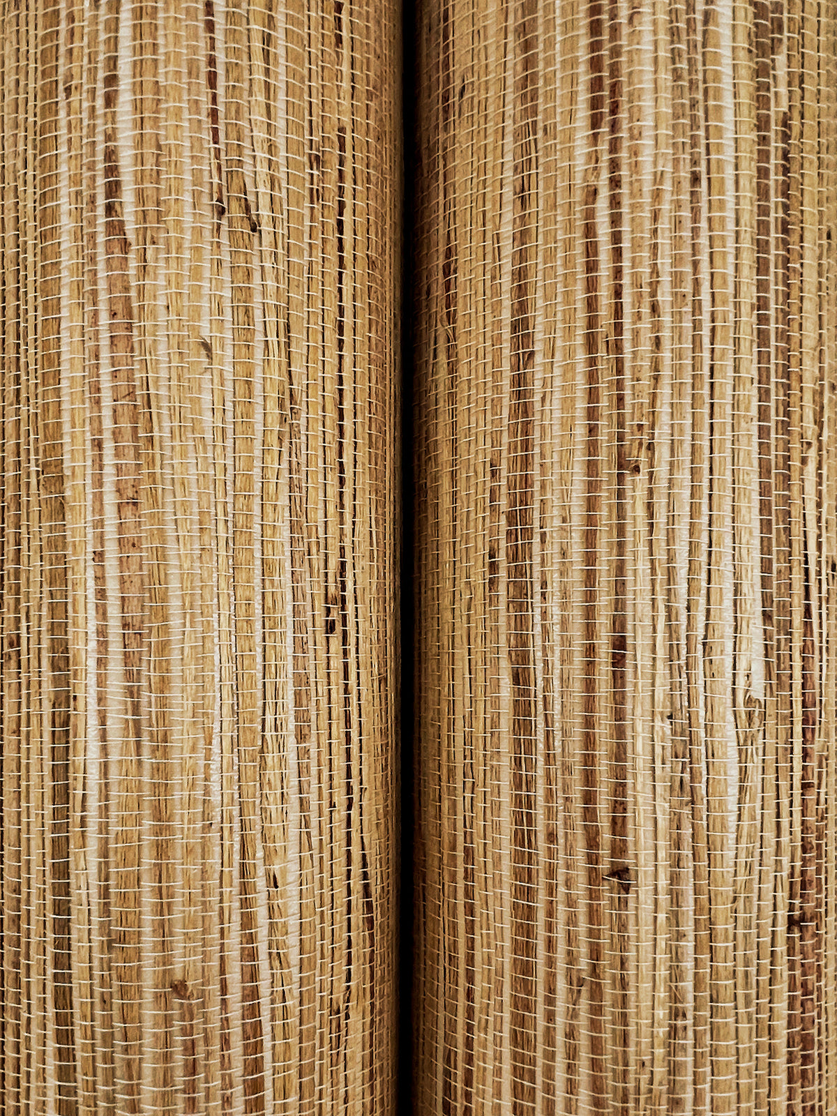 GRL88469-peel-and-stick-wallpaper-detail-closeup