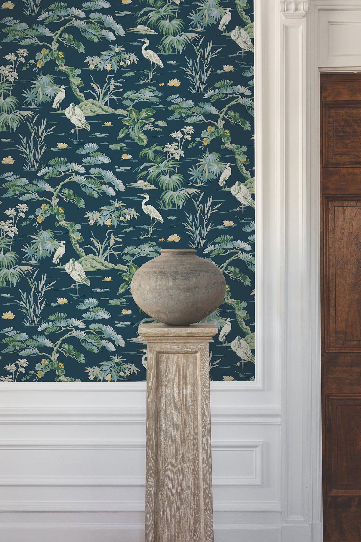 GT4531-peel-and-stick-wallpaper-room-scene-detail-closeup