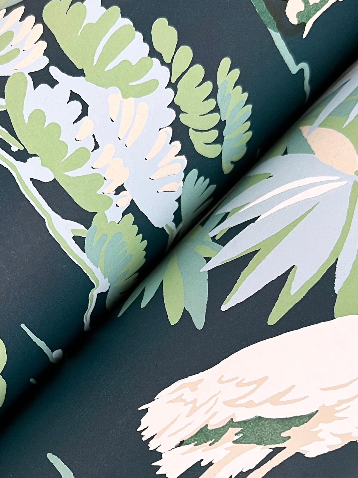 GT4531-peel-and-stick-wallpaper-detail-closeup