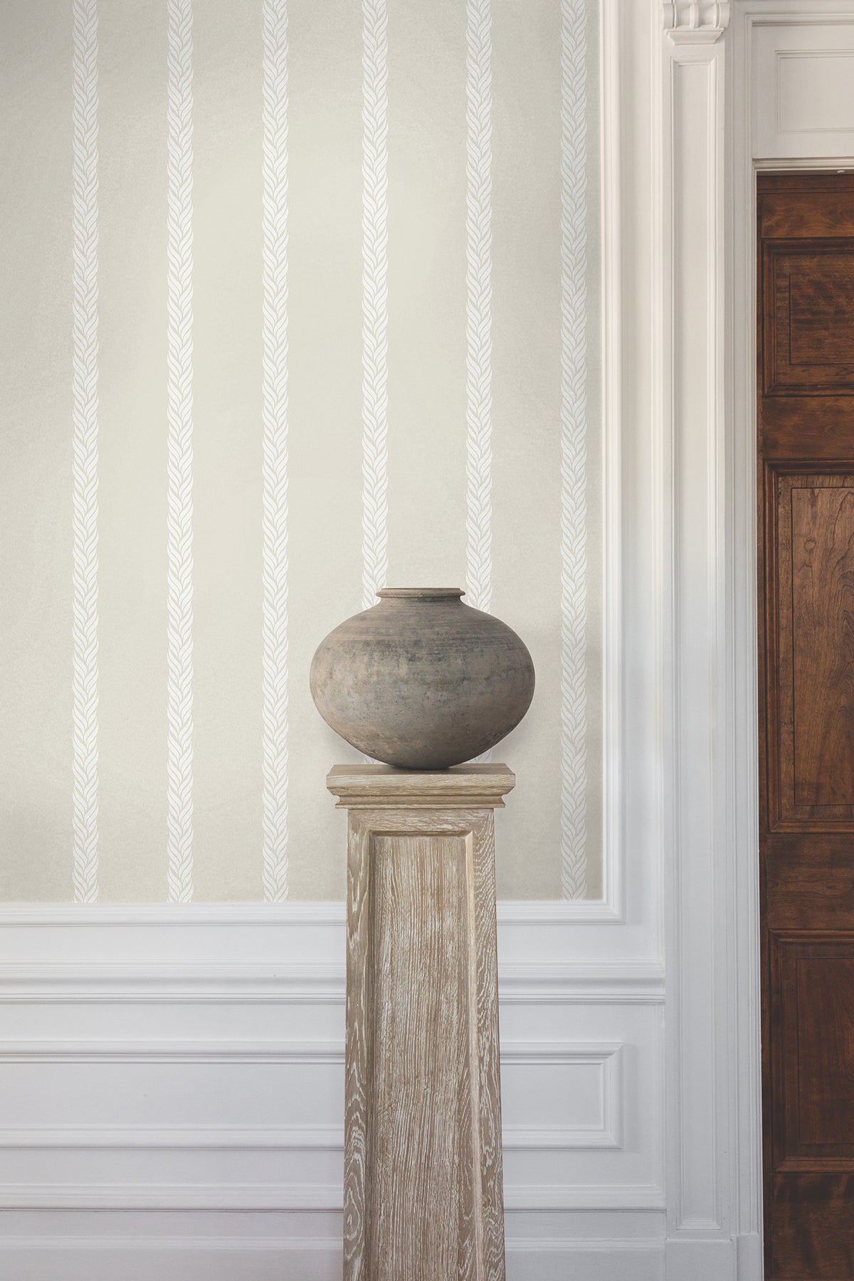GT4545-peel-and-stick-wallpaper-room-scene-detail-closeup