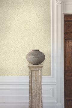 GT4571-peel-and-stick-wallpaper-room-scene-detail-closeup