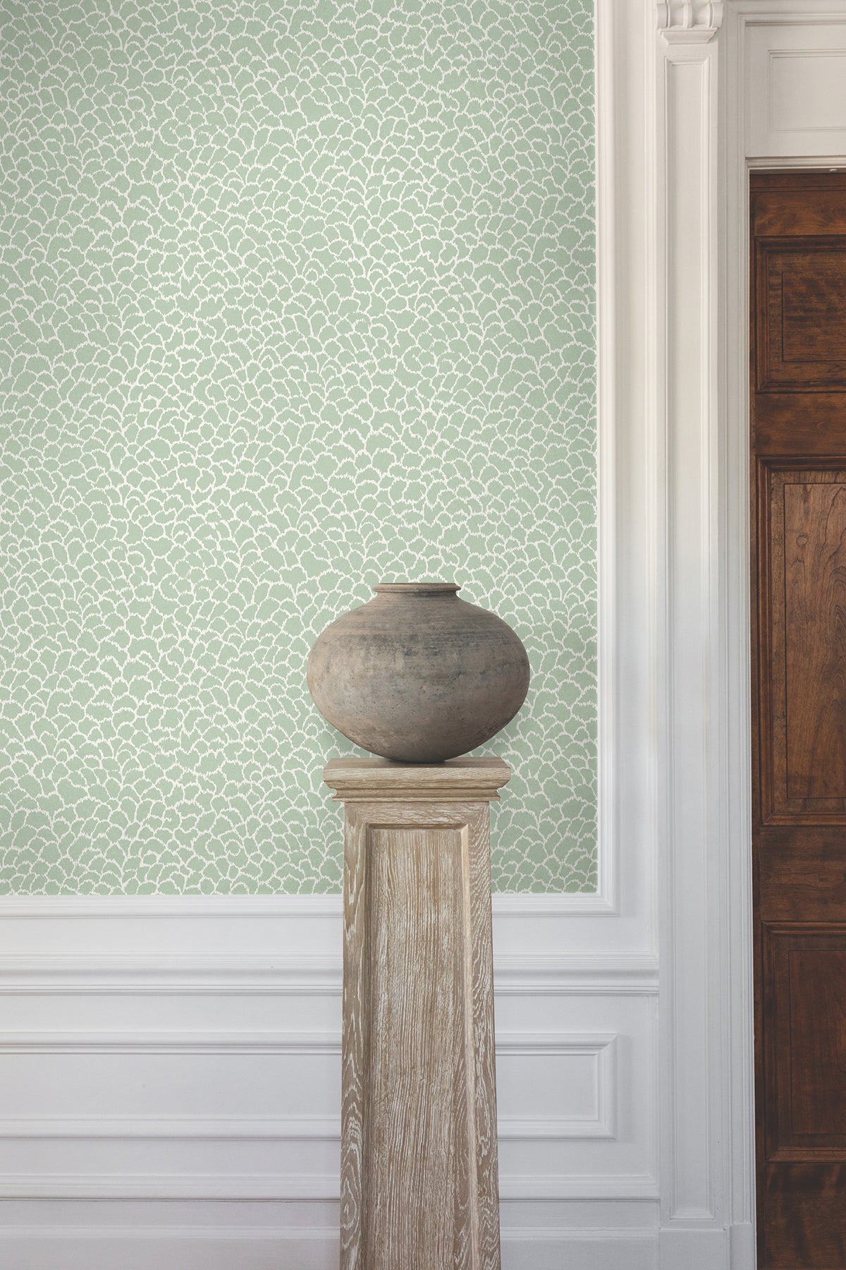 GT4573-peel-and-stick-wallpaper-room-scene-detail-closeup