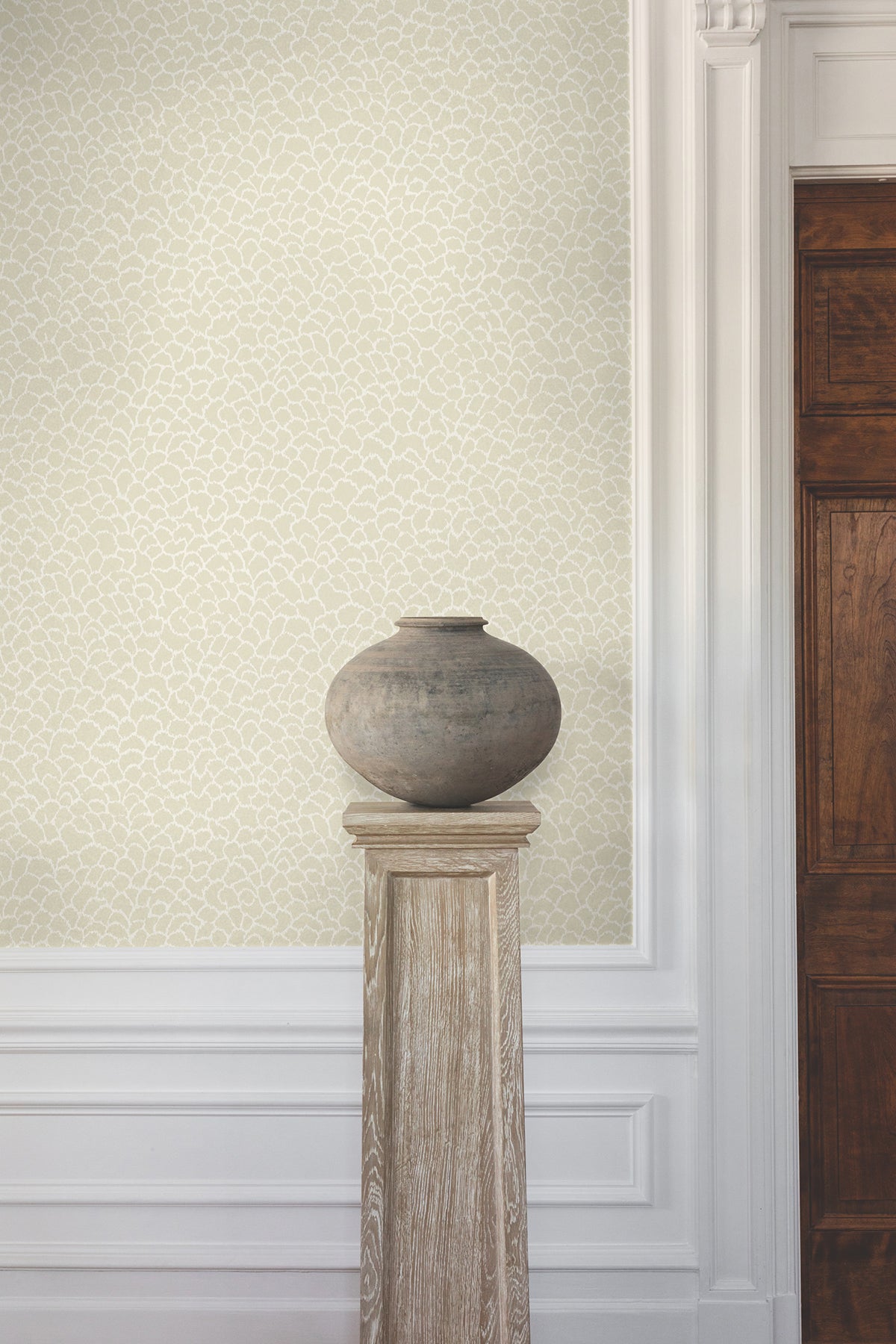 GT4575-peel-and-stick-wallpaper-room-scene-detail-closeup