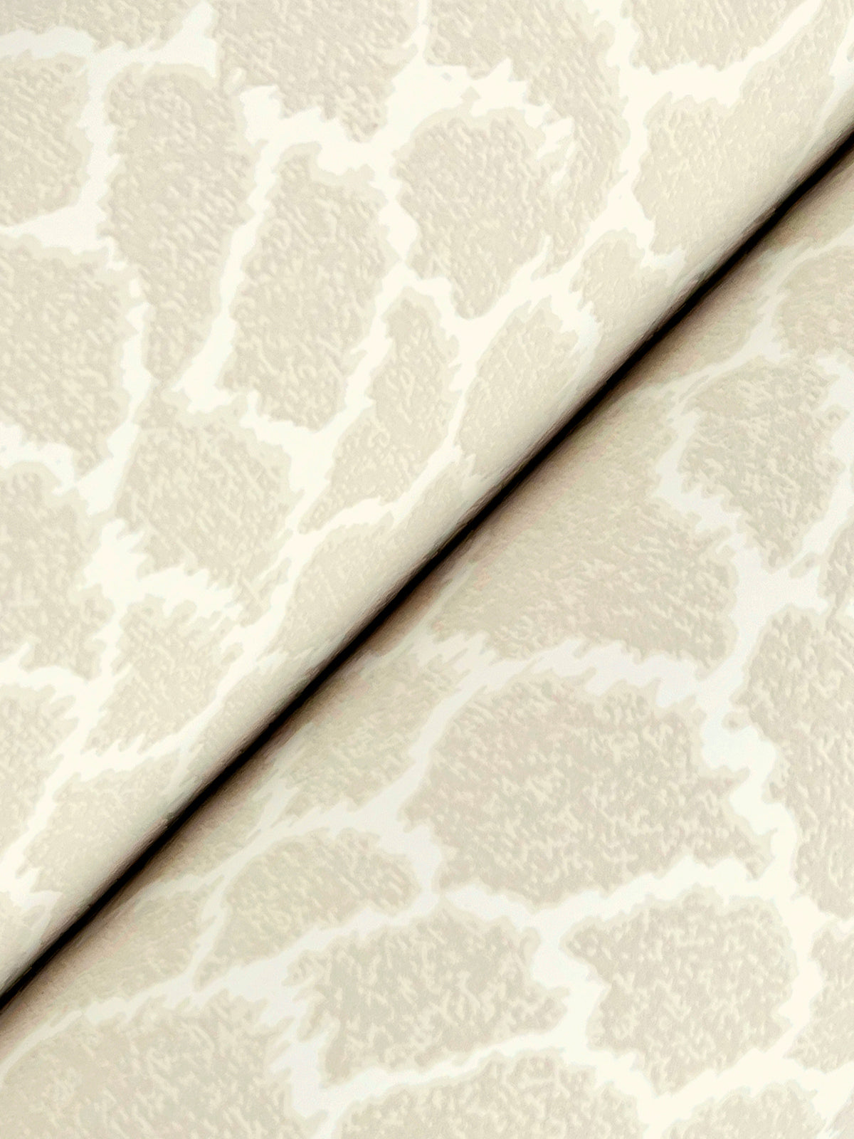 GT4575-peel-and-stick-wallpaper-detail-closeup