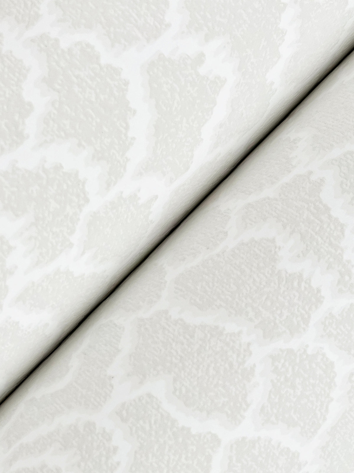 GT4576-peel-and-stick-wallpaper-detail-closeup