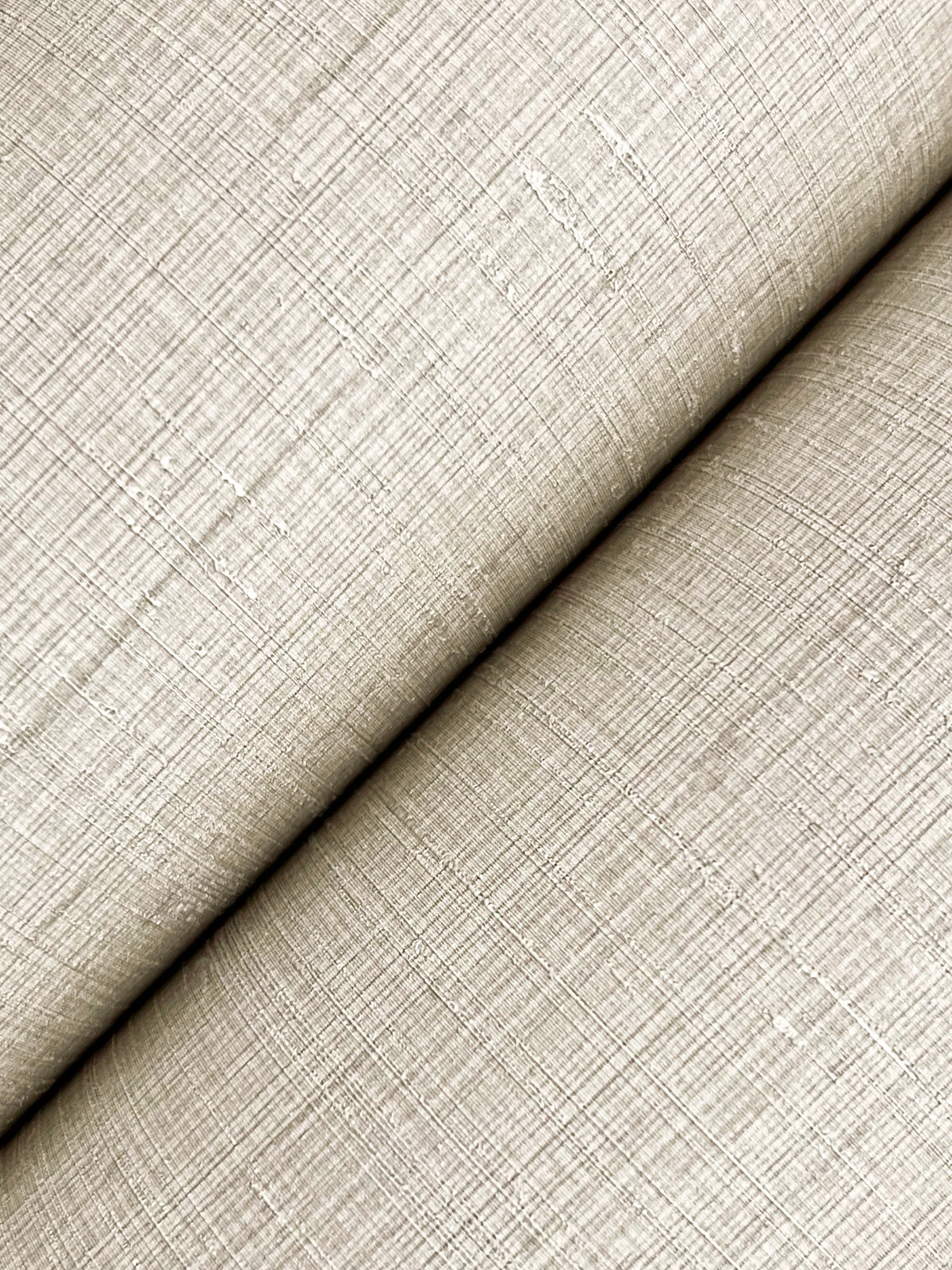 GT4593N-peel-and-stick-wallpaper-detail-closeup