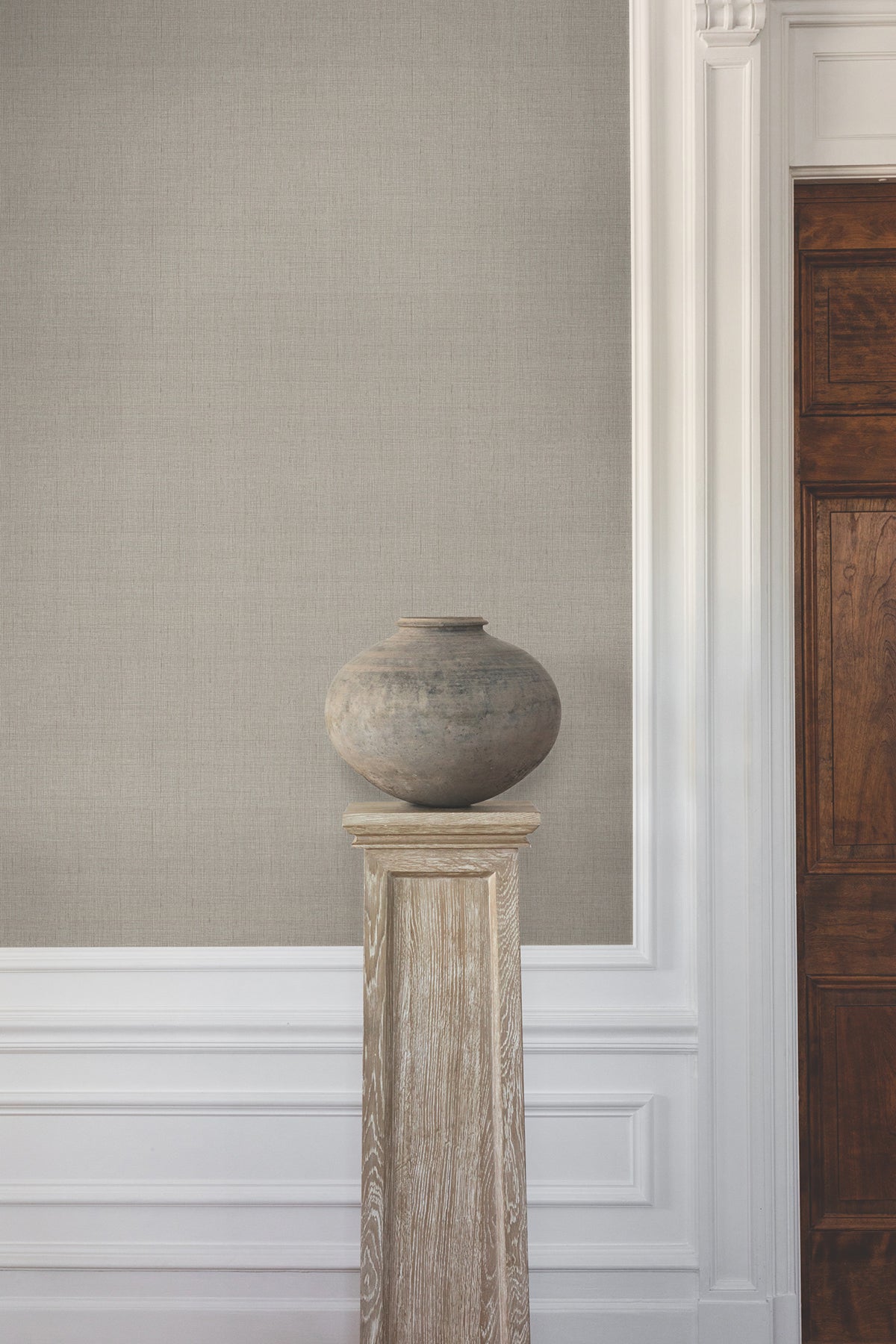GT4594N-peel-and-stick-wallpaper-room-scene-detail-closeup