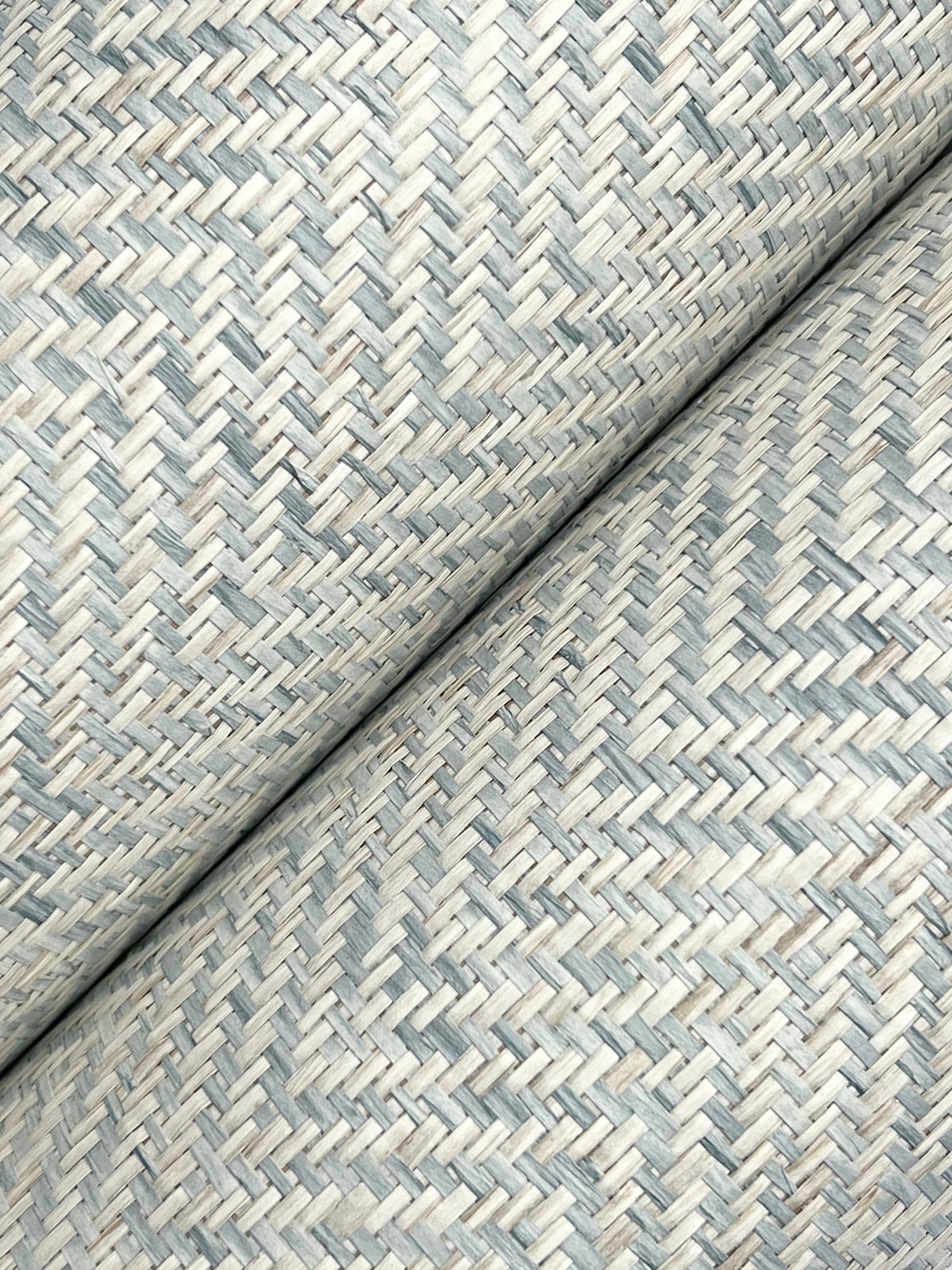 GV0195-peel-and-stick-wallpaper-detail-closeup