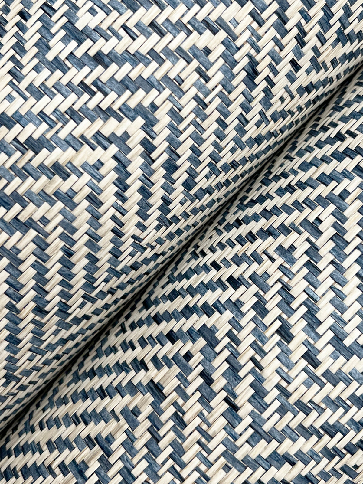 GV0196-peel-and-stick-wallpaper-detail-closeup