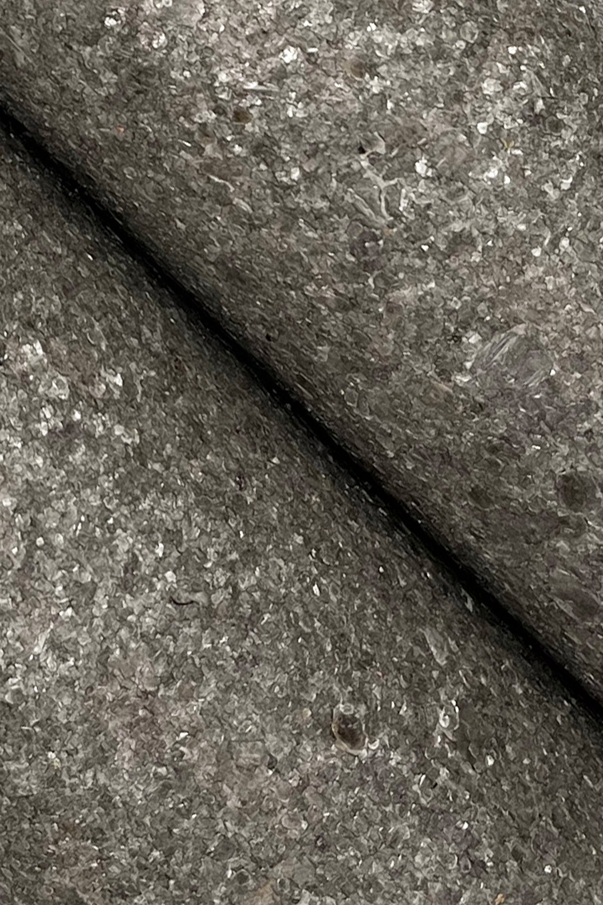 GV0215-peel-and-stick-wallpaper-detail-closeup