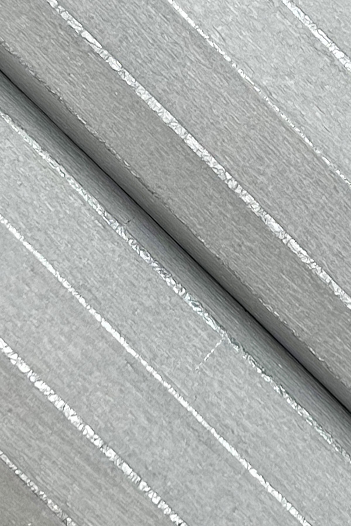 GV0253-peel-and-stick-wallpaper-detail-closeup