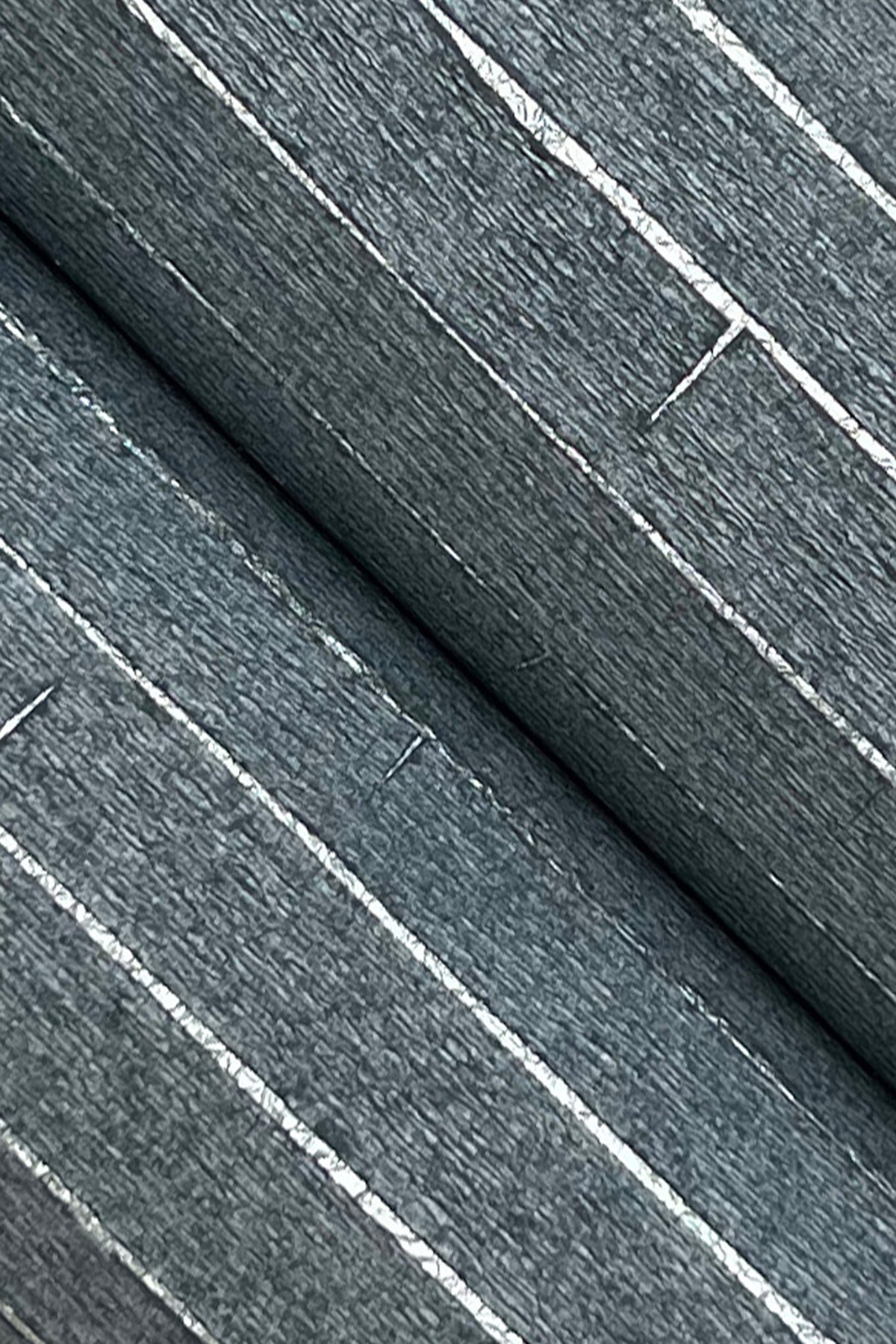 GV0254-peel-and-stick-wallpaper-detail-closeup