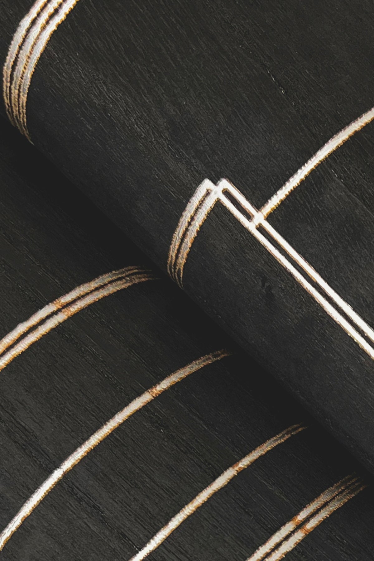 GV0256-peel-and-stick-wallpaper-detail-closeup