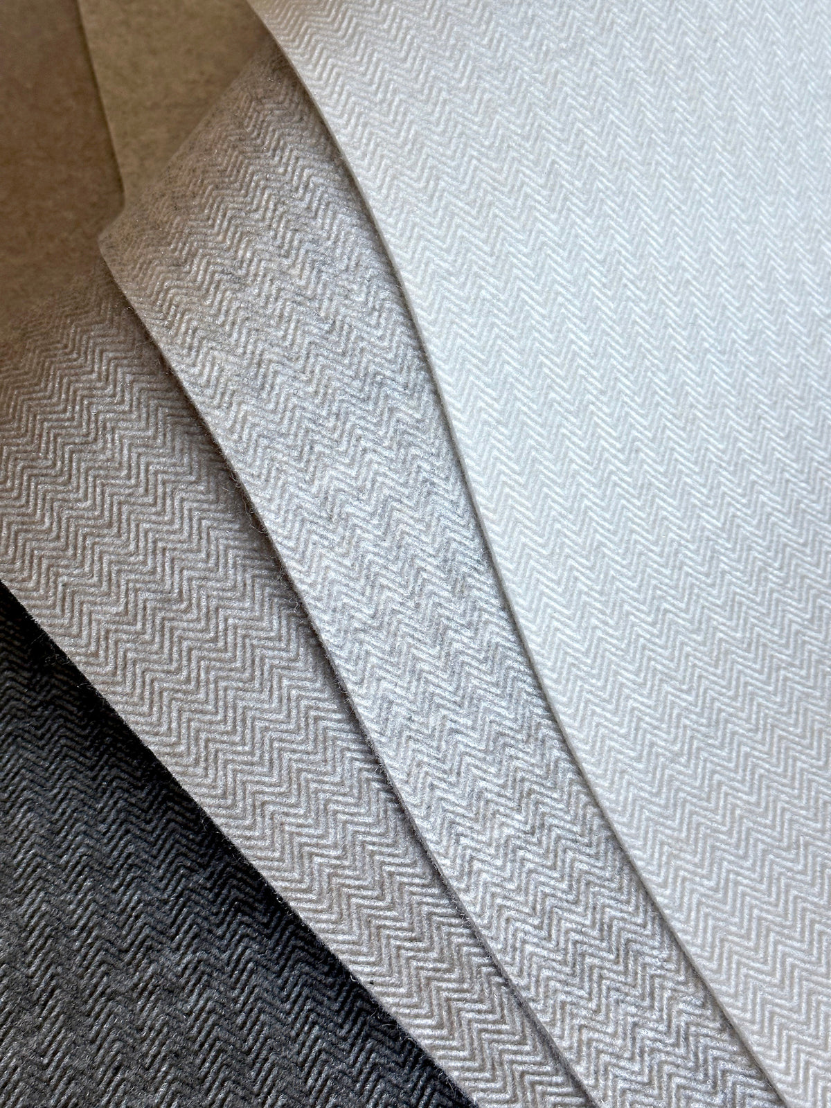 HA3653R-peel-and-stick-wallpaper-detail-closeup-3