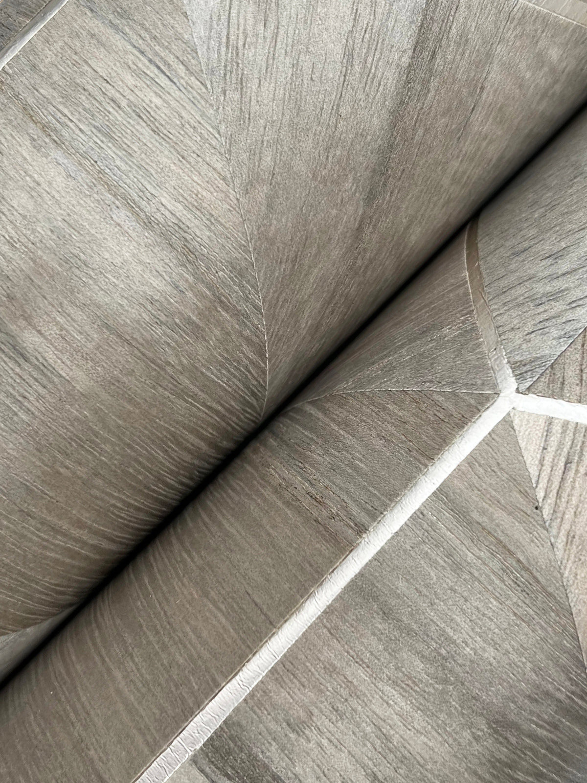 HO2102GV-peel-and-stick-wallpaper-detail-closeup